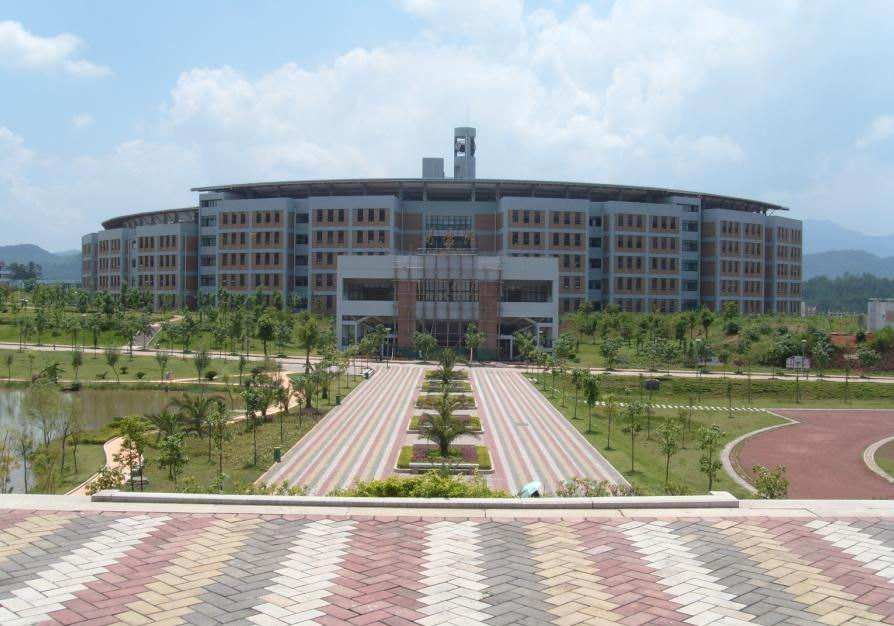 校园风光龙岩学院是福建省属公办,全日制多科性本科院校,至今已有57